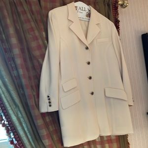 Winter white hackney jacket Gorgeous fabric construction lines buttons 4 season